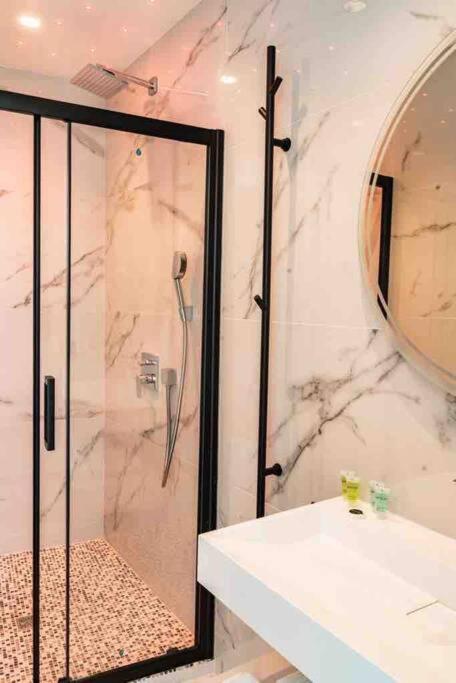 Suite Luxe Jacuzzi Cannes Ngoại thất bức ảnh